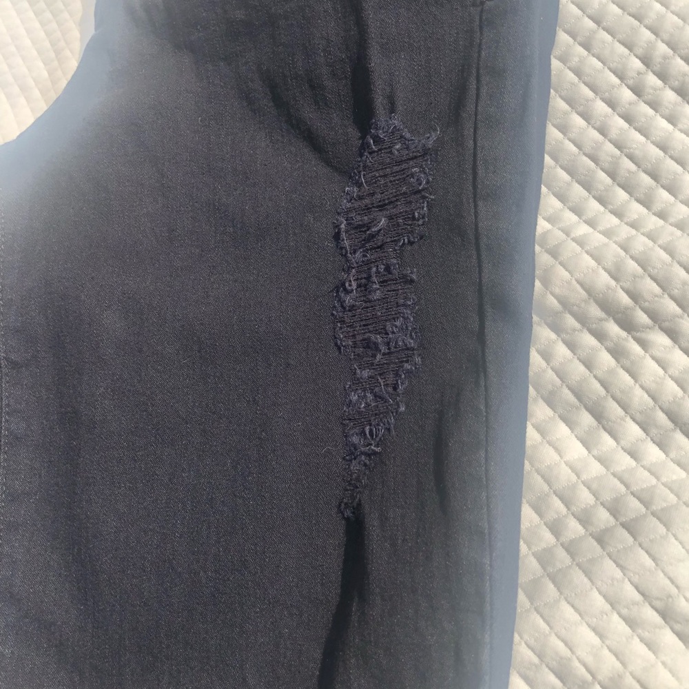 A pair of NYDJ black jeans. Size 4 - Picture 11 of 14